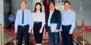 Phân biệt tham ô và lạm dụng chức vụ chiếm đoạt tài sản?