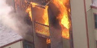 Giải cứu thành công 7 người trong đám cháy nhà bốn tầng ở Hà Nội